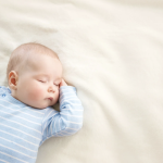 Comment habiller bébé pour dormir